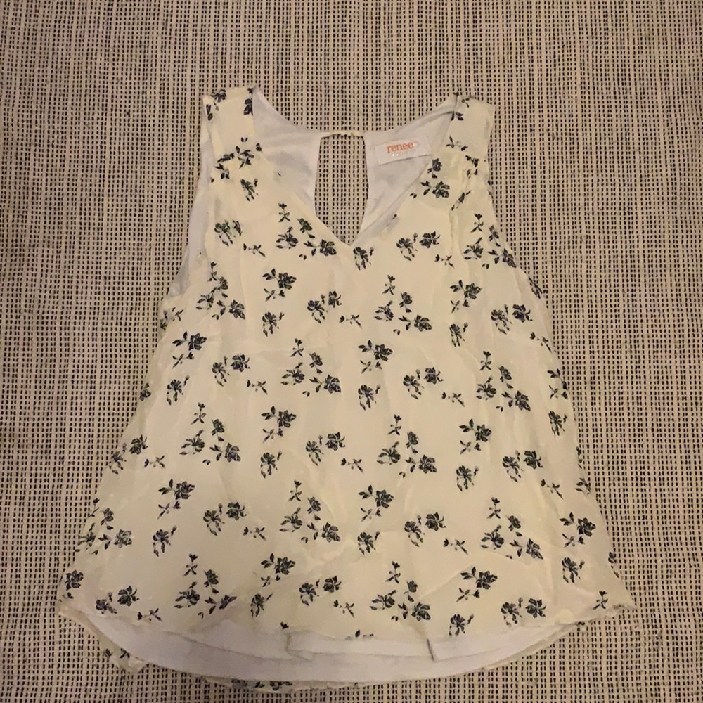 Women’s white top, size M